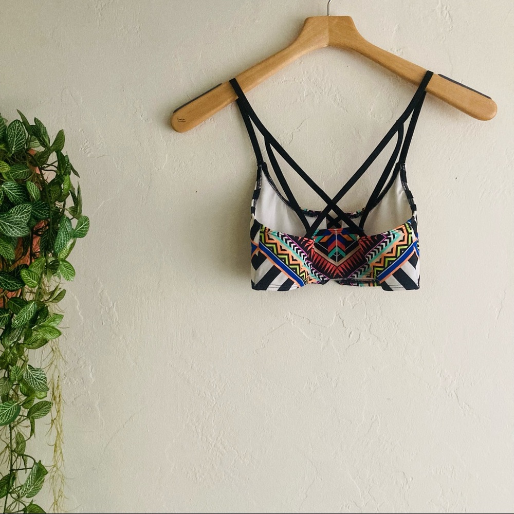 VS PINK • Geo Print Strappy Crisscross Bikini Top - Picture 9 of 14
